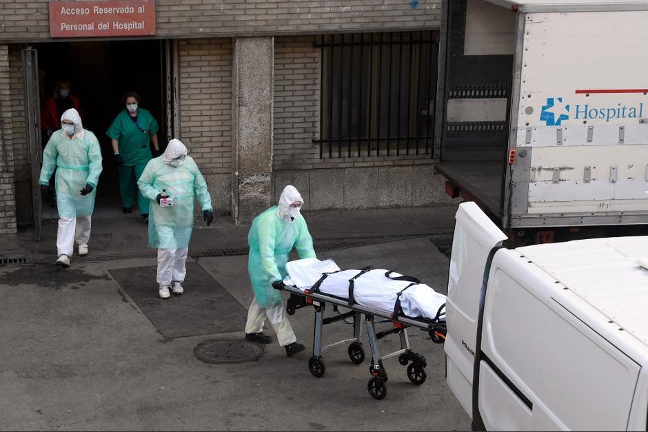 Muertos por covid-19 en el mundo duplican las cifras oficiales