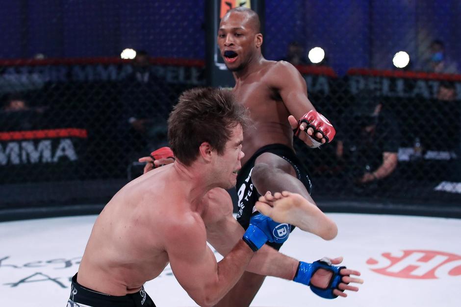 Michael Page propinó una patada en el rostro de Derek Anderson que lo dejó fuera de combate. (Foto: Bellator, MMA)