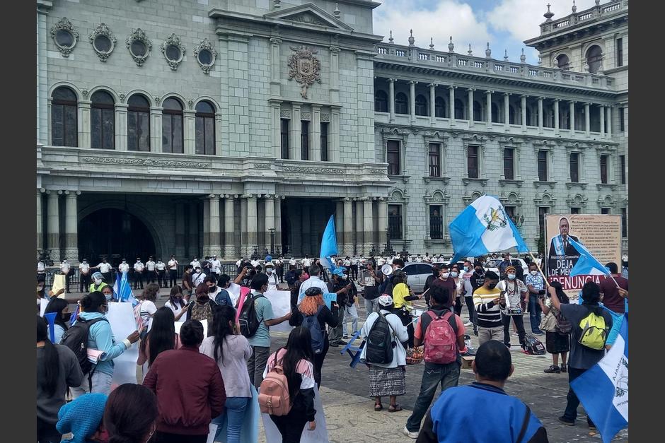 Manifestantes exigen vacunas y la renuncia del presidente Alejandro Giammattei. (Foto: Cortesía)
