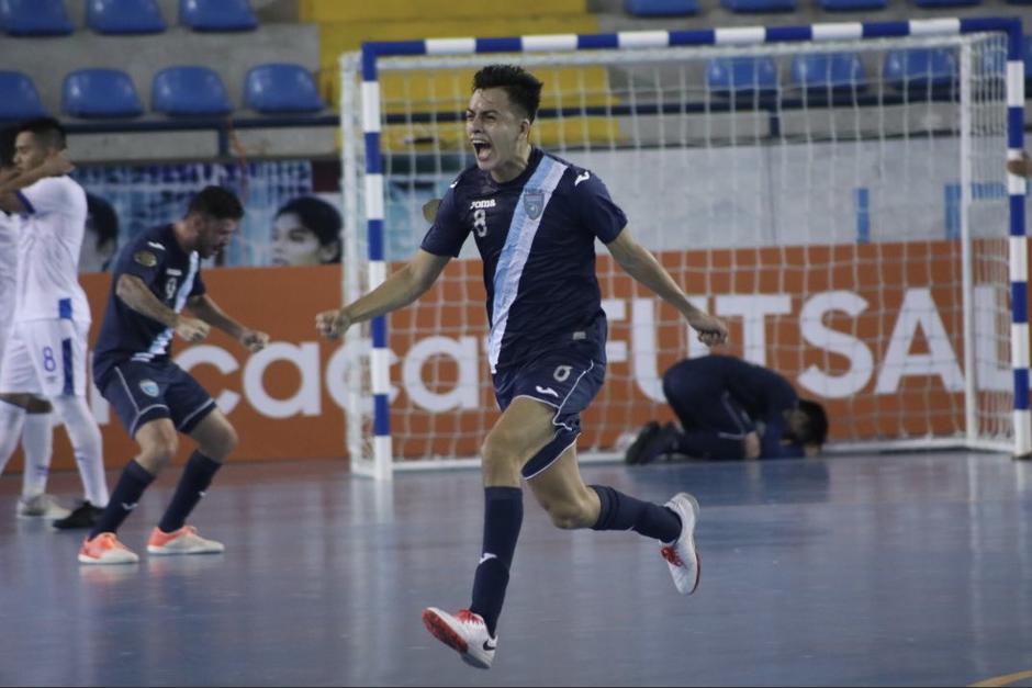 Roberto Alvarado comand&oacute; el retorno de Guatemala, de la derrota hacia la clasificaci&oacute;n al Mundial de Lituania. (Foto: Fedefut)