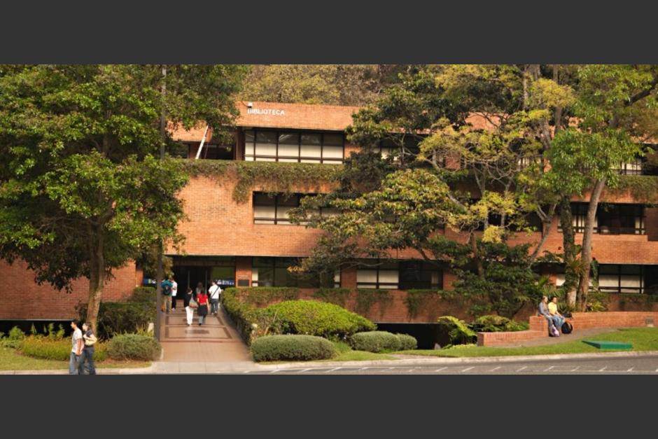 Estudiantes de la UFM se&ntilde;alan que se les exige llegar a la universidad para hacer ex&aacute;menes. (Foto: UFM)