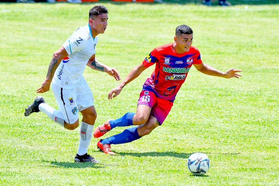 Iztapa puso en aprietos a Comunicaciones en el partido de ida en el arranque de las semifinales del Torneo Clausura 2021. (Foto: Sergio Muñoz/Nuestro Diario)