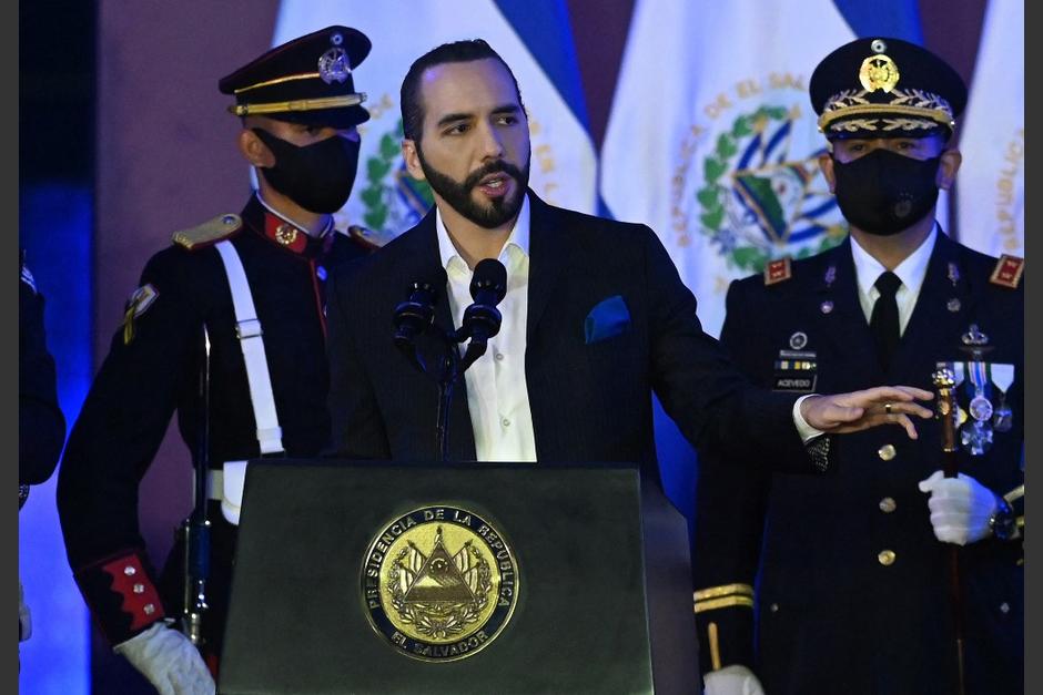 Nayib Bukele, presidente de El Salvador, desafía a EE.UU asegurando que las destituciones de jueces son irreversibles. (Foto: AFP)