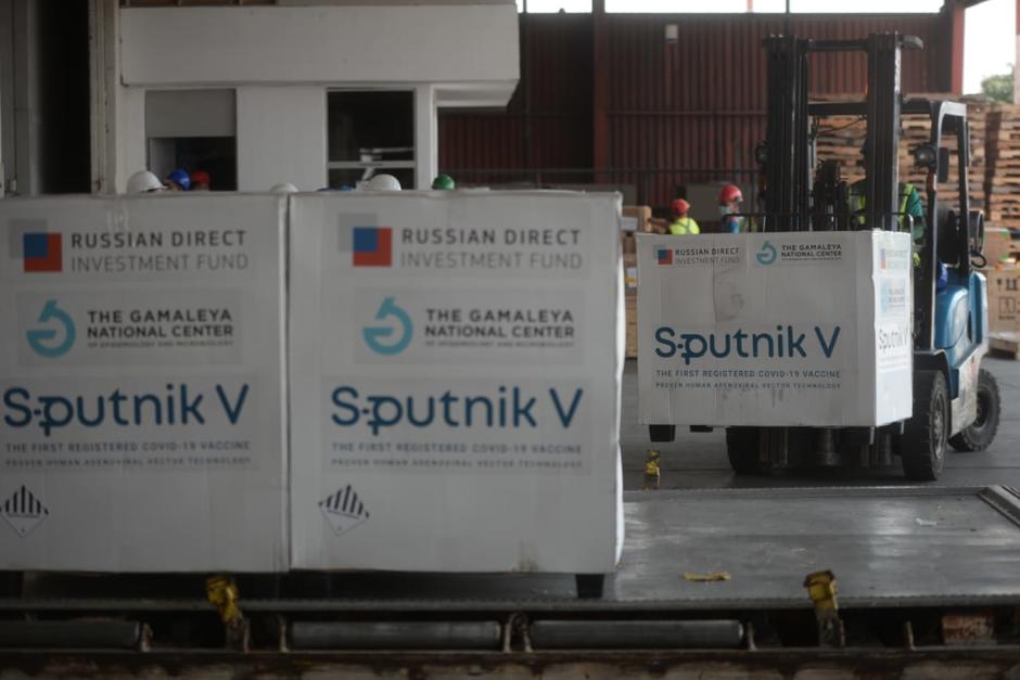 Hasta el momento Guatemala solo ha recibido 50 mil dosis, de las 16 millones de Sputnik V que adquiri&oacute;. (Foto: Archivo/Soy502)