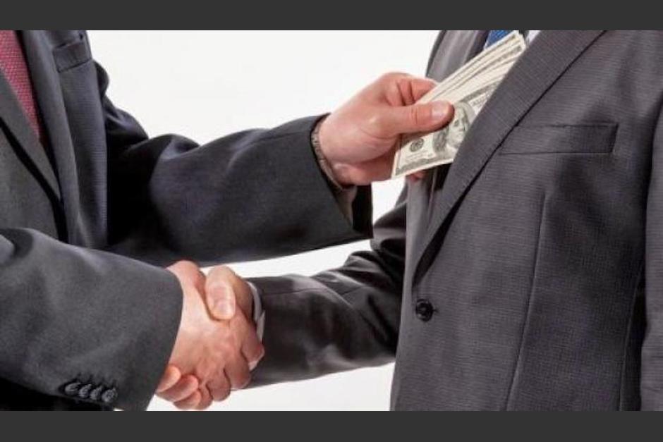 La aplicaci&oacute;n permite que los ciudadanos adjunten documentos para respaldar sus denuncias. (Foto: IUS 360)