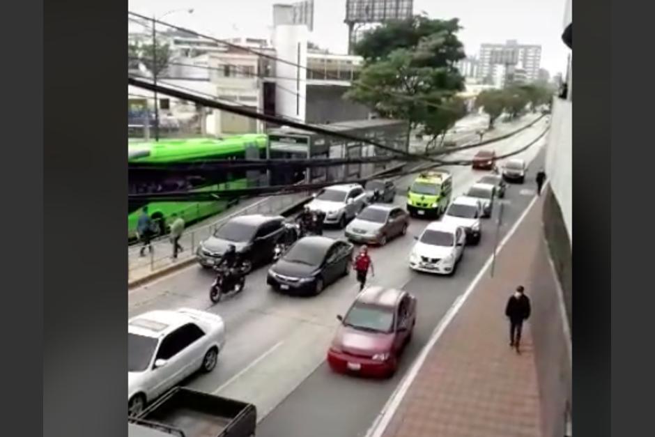 La falta de cultura vial de los conductores pone en riesgo la atenci&oacute;n que brindan los bomberos. (Foto: captura de pantalla)