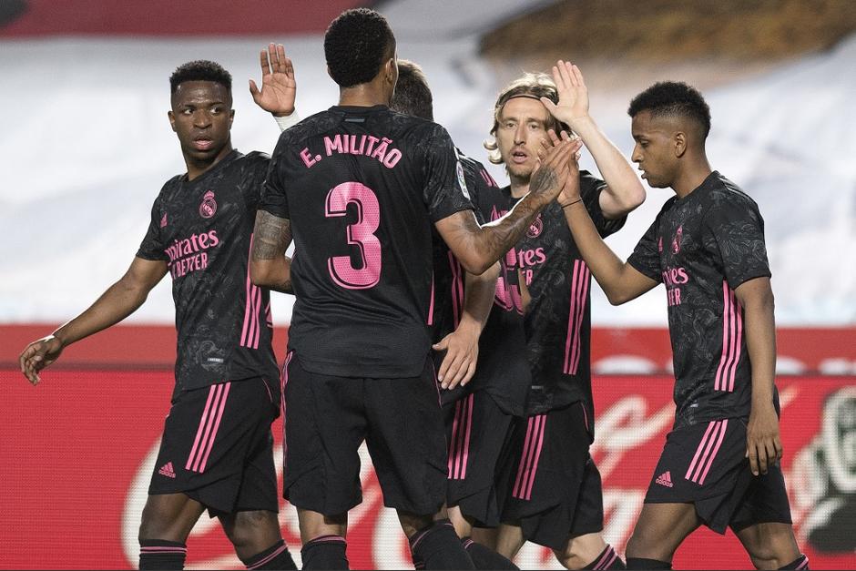 Real Madrid golea al Granada y recupera segunda posición
