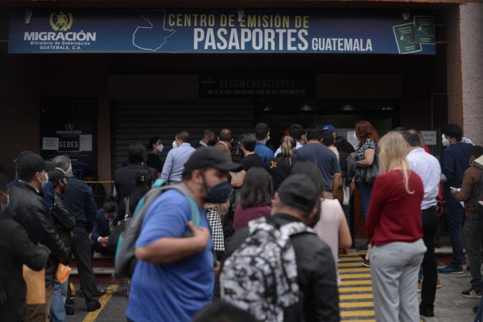 El Centro de Emisión de Pasaportes tramita cada día 350 solicitudes relacionadas a nuevos pasaportes o renovación. (Foto: Wilder López/Soy502)&nbsp;
