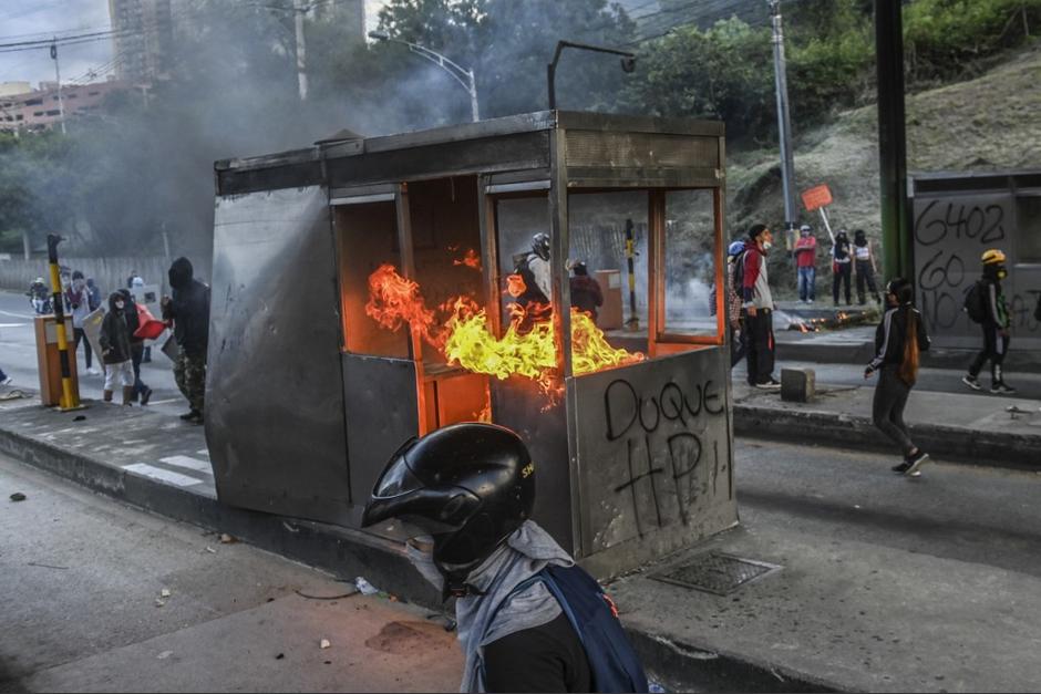 La crisis política en Colombia ha generado una serie de manifestaciones masivas por parte de los ciudadanos de ese país. (Foto:AFP)