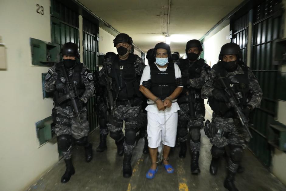 En la vivienda del expolic&iacute;a salvadore&ntilde;o fueron encontrados 14 osamentas. (Foto: Nayib Bukele/Facebook)