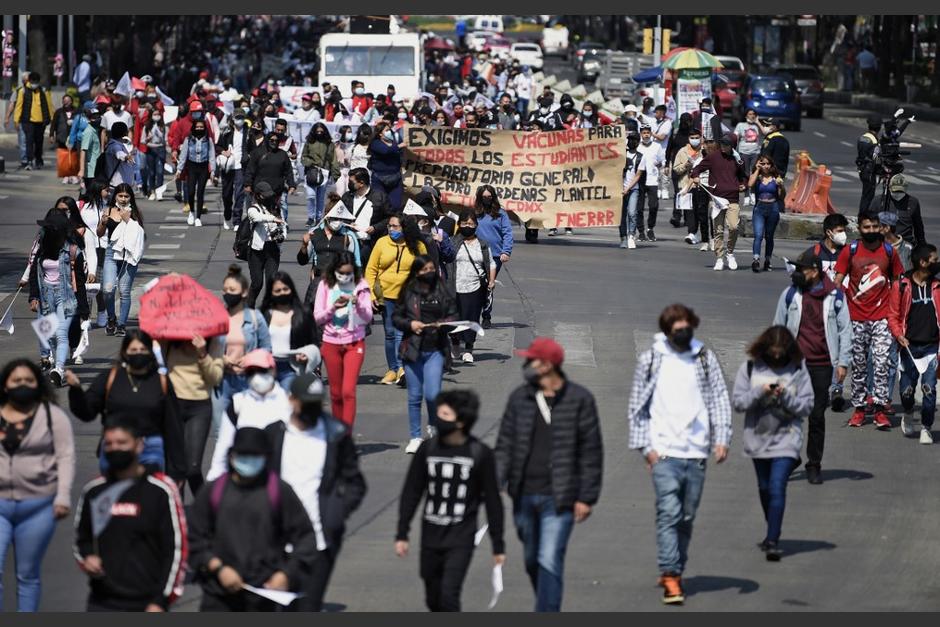"Necesitamos regresar a las clases presenciales, pero no a costa de la salud de los estudiantes" exigen los estudiantes.&nbsp;(Foto: AFP)