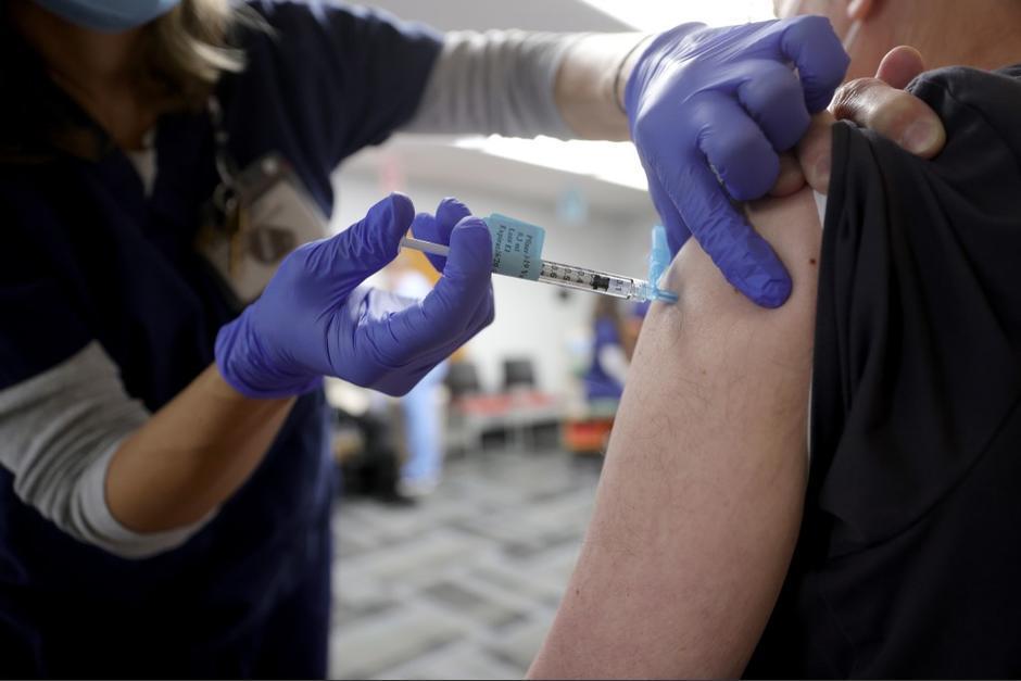 El Ministerio de Salud Pública y Asistencia Social actualizó las cifras de la vacunación en el país. (Foto: AFP)