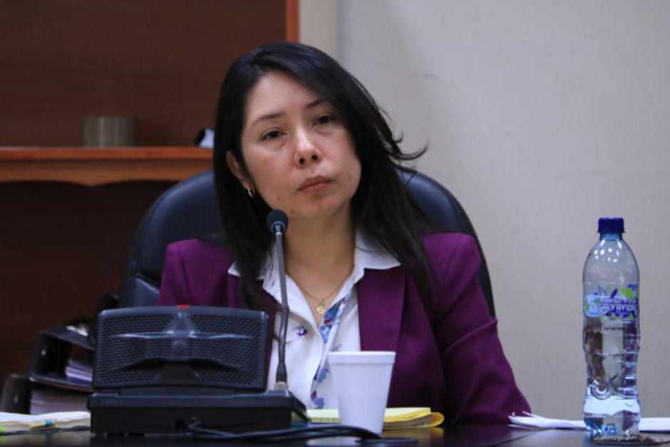 La jueza Erika Aif&aacute;n estar&iacute;a siendo espiada dentro de su oficina y la PDH acudi&oacute; a verificar su situaci&oacute;n de seguridad. (Foto: Archivo/Soy502)