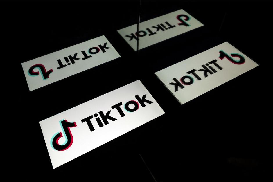 &nbsp;TikTok también es criticado por "ciertos términos contractuales que pueden considerarse engañosos y confusos". (Foto: AFP)