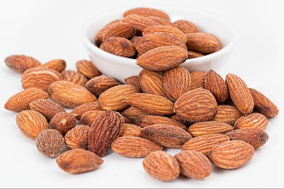 Las almendras son reconocidas por su aporte de fibra, energ&iacute;a y prote&iacute;na. (Foto: Pixabay)
