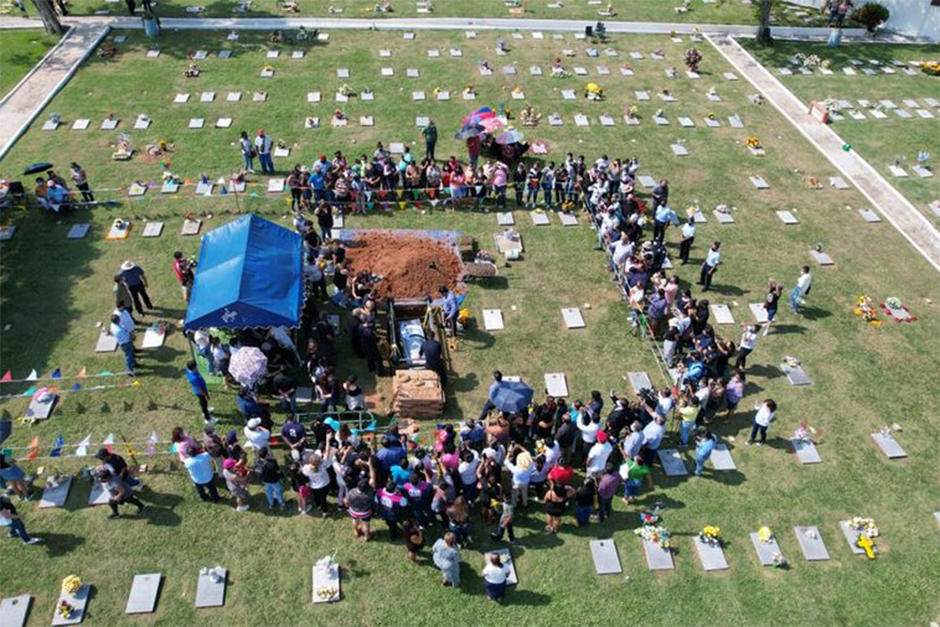 Octavio Ocaña fue sepultado en el cementerio de Tabasco este lunes 1 de noviembre. (Foto: El Diario de Tabasco)