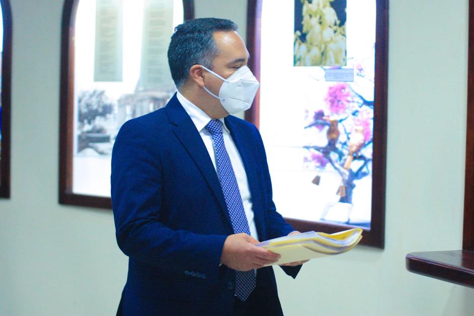 El Fiscal General de El Parlacen, Rodolfo Delgado, present&oacute; la solicitud. (Foto: Congreso del El Salvador)