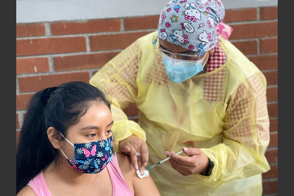 De acuerdo con la información del Ministerio de Salud y el IGSS, en toda Guatemala solo existen cinco centros en los cuales vacunan a adolescentes. (Foto: IGSS)