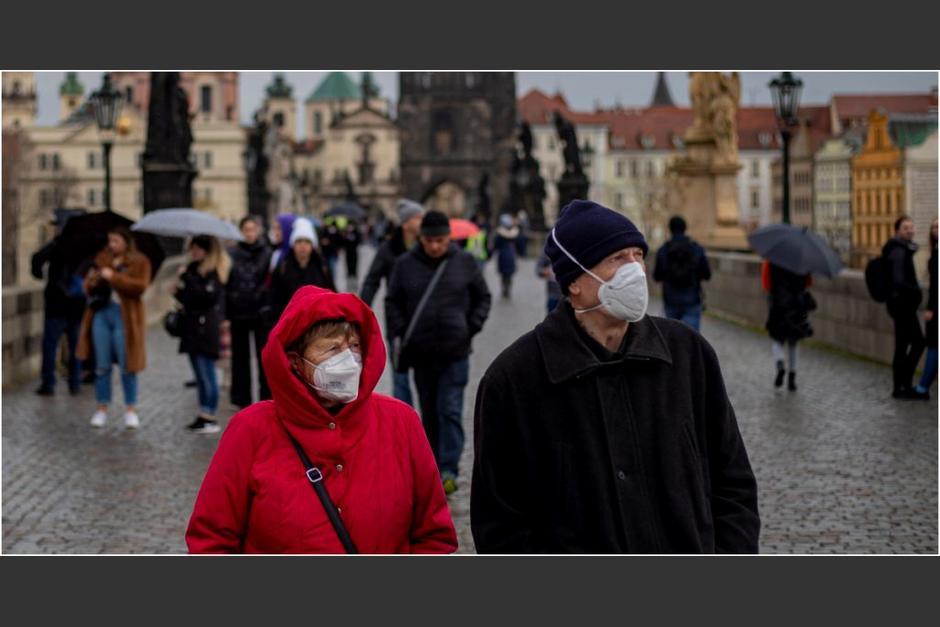 Nuevos repuntes de contagios por Covid-19 amenazan el fin de a&ntilde;o en Europa. (Foto: Twitter)