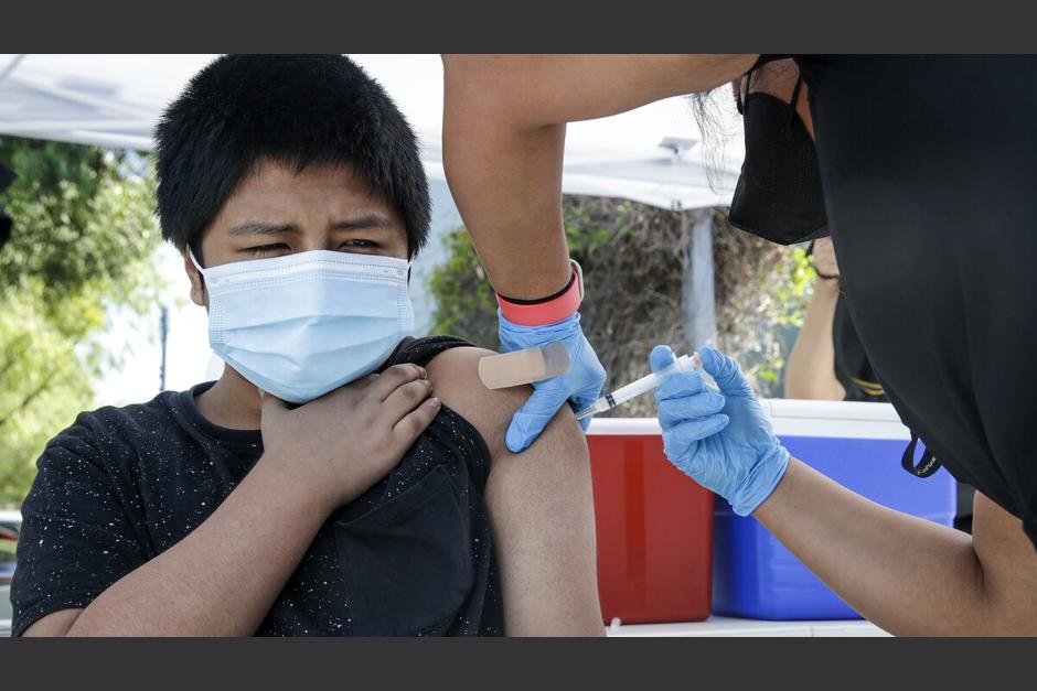 Este fin de semana podr&aacute;s encontrar vacunas para los menores de 18 a&ntilde;os en el centro de vacunaci&oacute;n de la Usac. (Foto: LA Times)