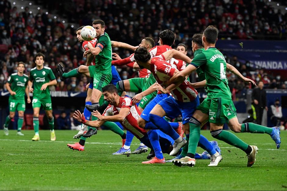 El cuadro colchonero pas&oacute; del sufrimiento al lamento por un gol fallado a porter&iacute;a vac&iacute;a. (Foto: AFP)