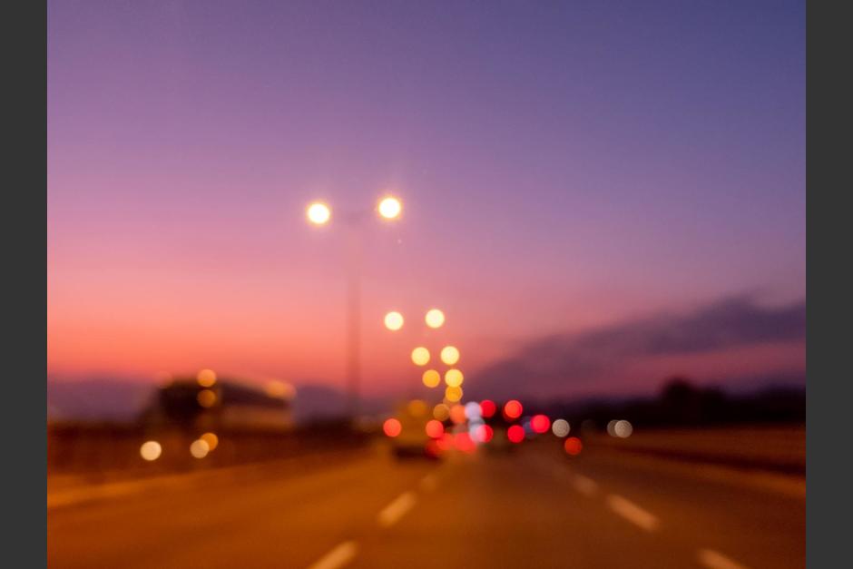 El accidente se produjo en horas de la noche en el sector del Anillo Perif&eacute;rico, luego que uno de los veh&iacute;culos se saliera de su carril. (Foto: Bomberos Municipales)