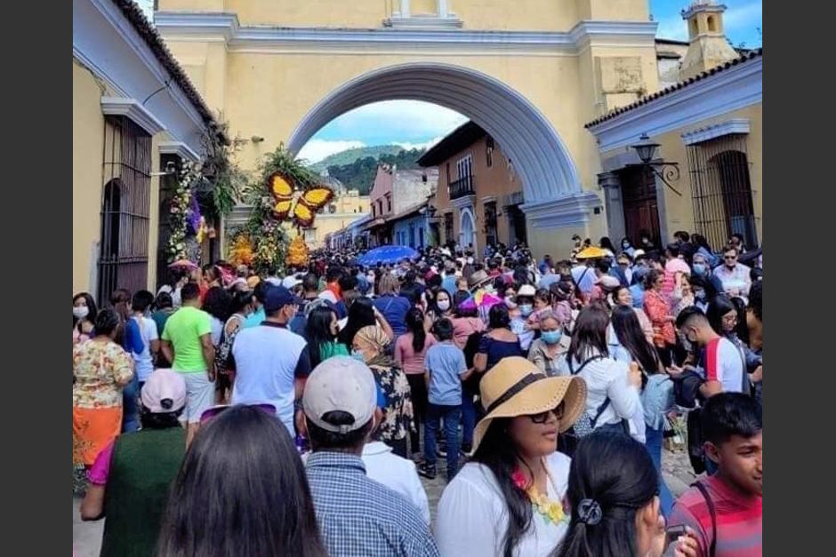 Las toneladas de basura que dej&oacute; el gran n&uacute;mero de turistas en la Antigua Guatemala. (Foto: Sucesos GT)