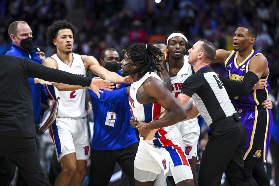 El incidente se produjo en el juego entre los Lakers ante los Pistons. (Foto: AFP)