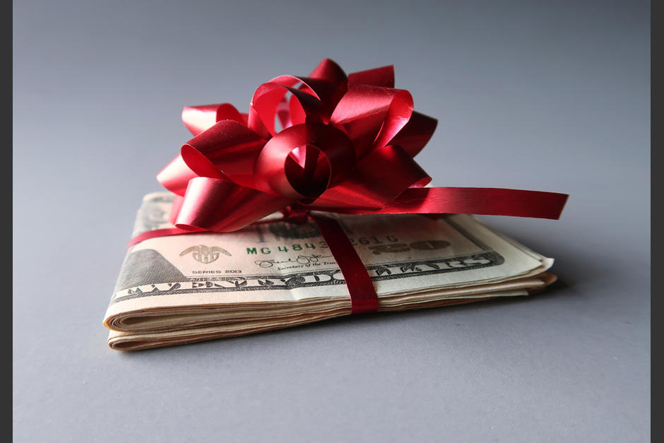 Al obtener sus primeras ganancias, un youtuber visit&oacute; a su madre para obsequi&aacute;rselas. (Foto: Shutterstock)