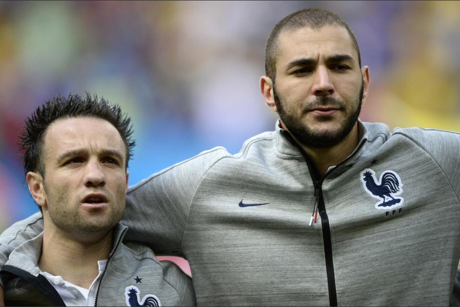 Benzema y Valbuena durante un juego antiguo de la selecci&oacute;n francesa. (Foto: AFP)