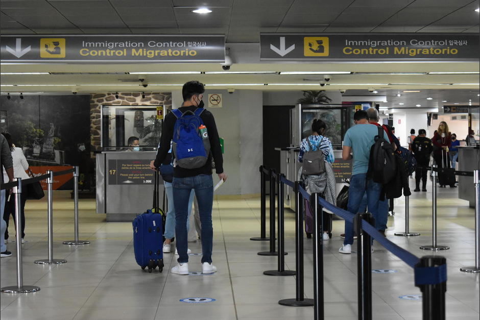 Guatemala decidió restringir el ingreso de viajeros provenientes del continente africano, debido a la nueva variante de Covid-19. (Foto: Instituto guatemalteco de Migración)&nbsp;