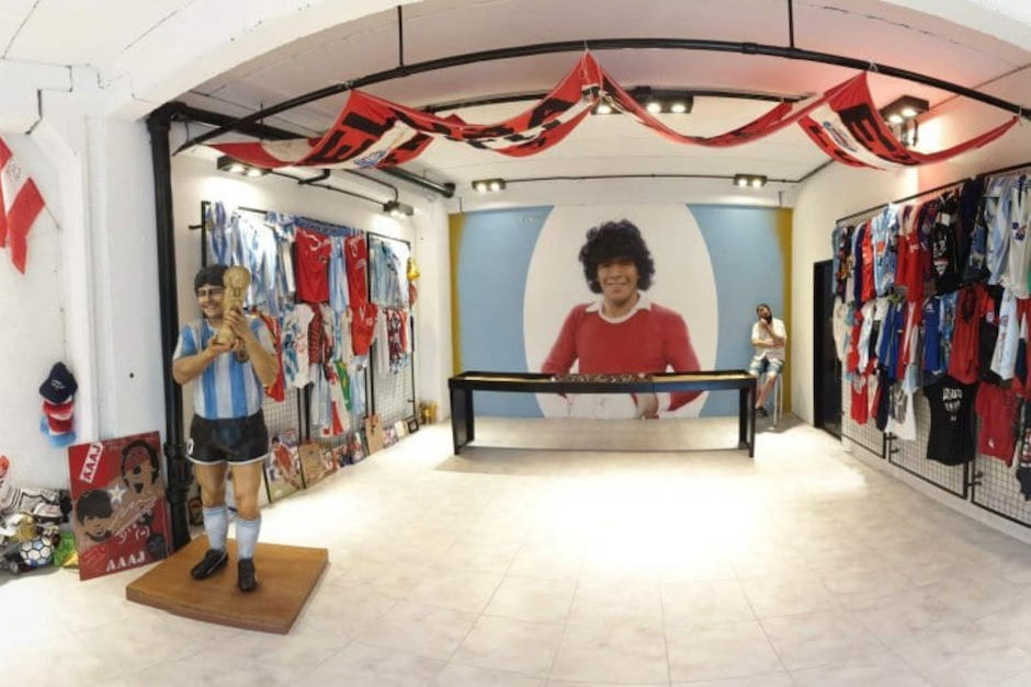 Un guatemalteco compartió su historia desde el santuario de Maradona a los medios argentinos. (Foto: TyC Sports)