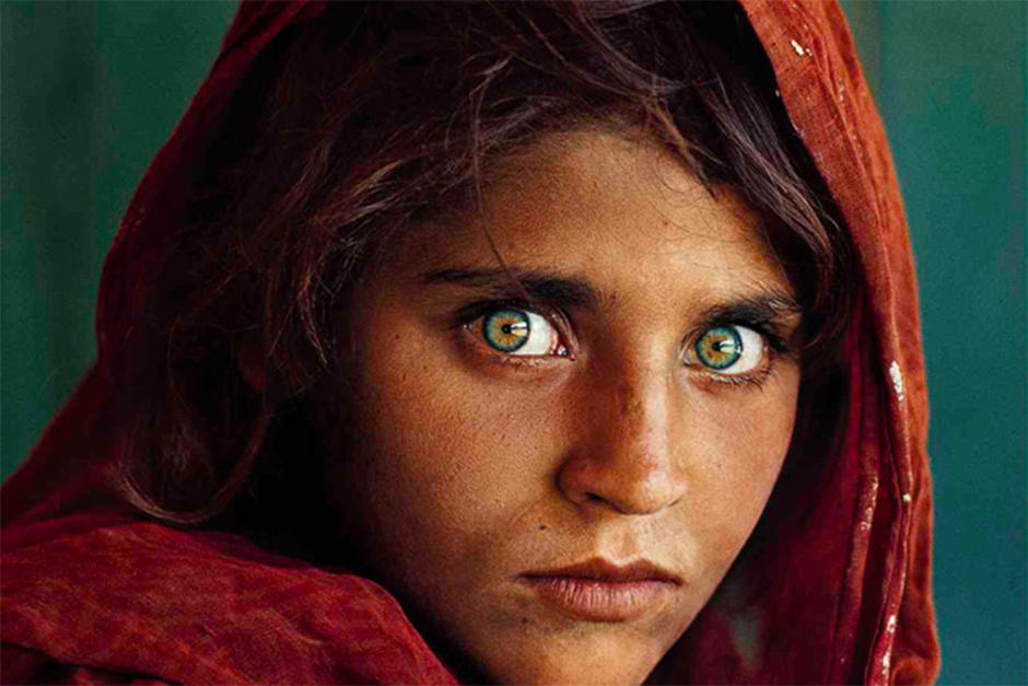 Sharbat Gula fue fotografiada de niña siendo refugiada entre la frontera de Pakistán y Afganistán. (Foto:&nbsp;Steve McCurry)