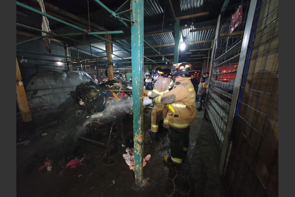 El incendio pudo ser controlado por Bomberos Voluntarios de Antigua Guatemala. (Foto: Noticiero Starnews)&nbsp;