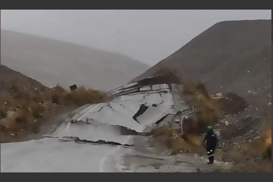 Algunas carreteras sufrieron serios da&ntilde;os. (Foto: Twitter)