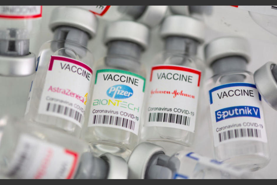 Las empresas farmac&eacute;uticas han anunciado que desarrollar&aacute;n una nueva versi&oacute;n de sus vacunas contra la variante &Oacute;micron. (Foto: servicios)