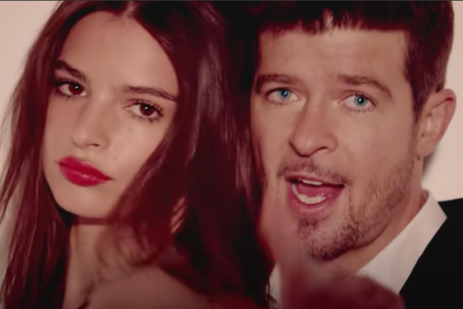 La modelo estadounidense Emily Ratajkowski sufri&oacute; acoso del cantante Robin Thicke en el set de un video. (Foto: Youtube)