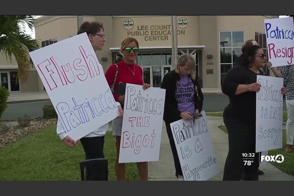 Padres de familia y estudiantes exigen la destitución de una integrante de la Junta Escolar de un condado estadounidense por descalificar a los guatemaltecos. (Foto: Fox)