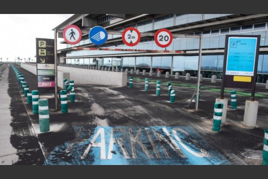 La lluvia de&nbsp;cenizas&nbsp;provocada por el&nbsp;volc&aacute;n&nbsp;Cumbre Vieja oblig&oacute; a las autoridades a cerrar nuevamente este jueves el&nbsp;aeropuerto&nbsp;de la&nbsp;isla&nbsp;espa&ntilde;ola&nbsp;de La&nbsp;Palma. (Foto:&nbsp;www.cooperativa.cl)