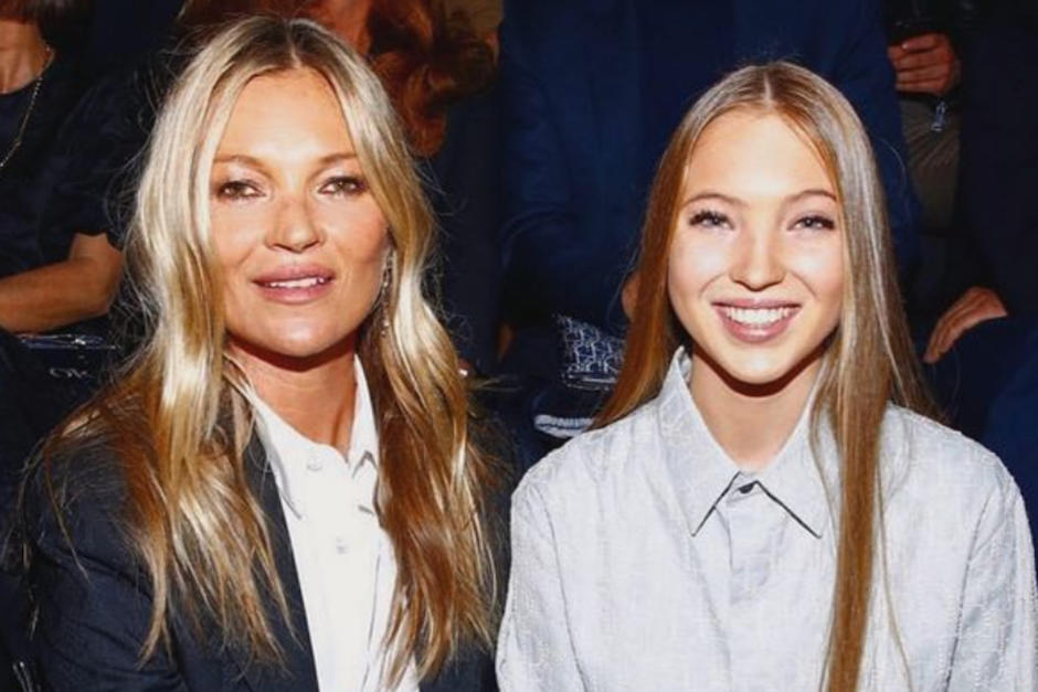 La hija de la supermodelo Kate Moss, Lila Moss mostr&oacute; su aparato de insulina sin pena en pasarela. (Foto: Instagram)