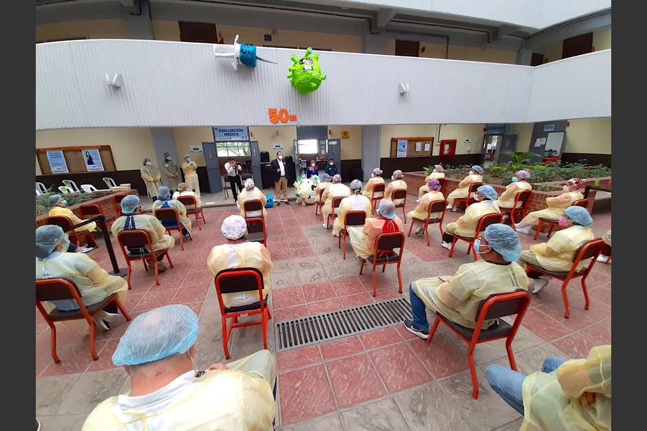 El puesto ubicado en el edificio S12 celebr&oacute; haber administrado m&aacute;s de 50 mil dosis de f&aacute;rmacos contra el coronavirus. (Foto: @NoticiasIGSS)
