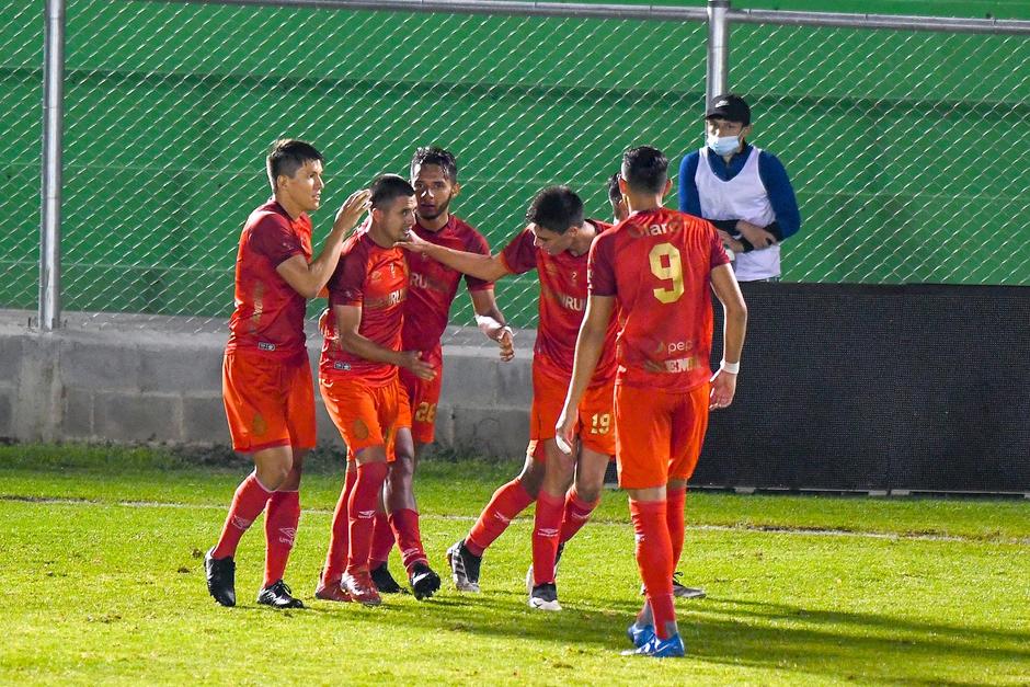 Municipal logró empatar ante Antigua, con un gol que los locales reclamaban como inválido. (Foto: Sergio Muñoz/Nuestro Diario)