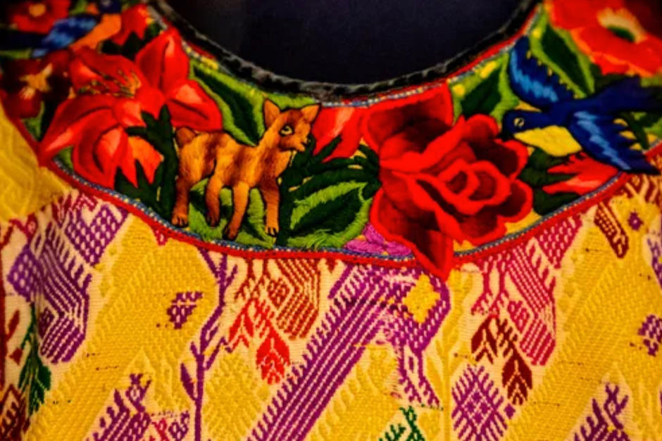 Algunas piezas de la indumentaria maya y textiles guatemaltecos se exhiben en Estados Unidos. (Foto: The Oklahoman)