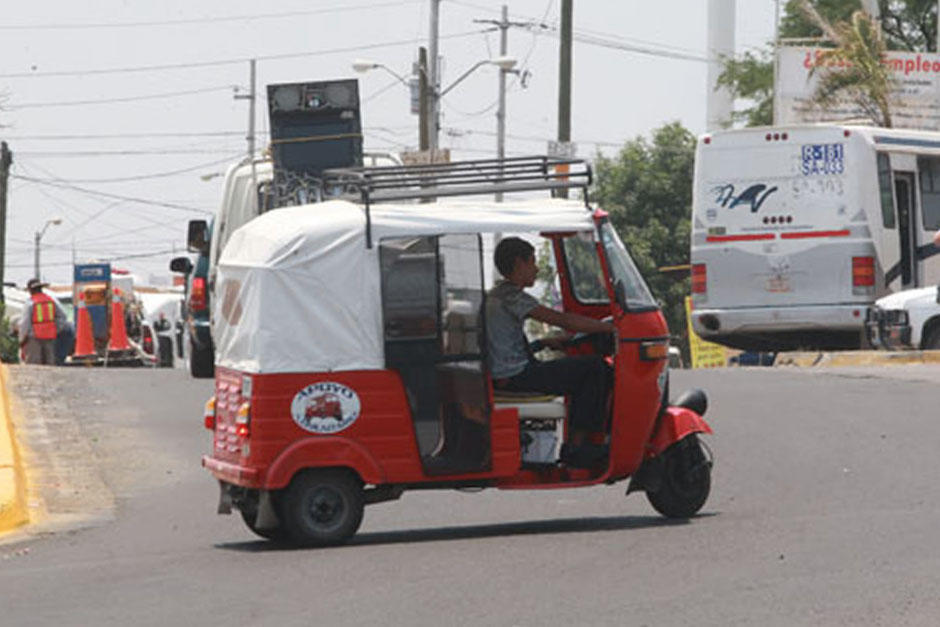 C&aacute;mara de seguridad capta el momento en que un "tuc-tuc" atropella a una menor. (Foto ilustrativa: Revista Nitro)