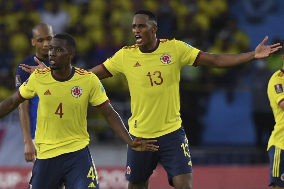 El defensor colombiano había logrado el gol de la victoria, pero una mano en el área anuló la jugada. (Foto: AFP)