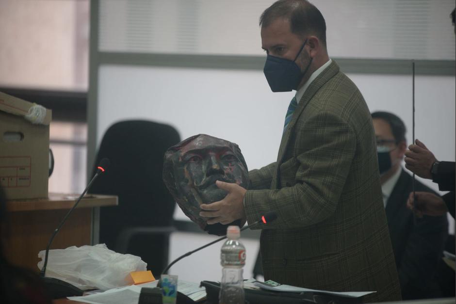 Rudy Am&iacute;lcar L&oacute;pez fue detenido por derribar el monumento de Jos&eacute; Mar&iacute;a Reina Barrios. (Foto: Wilder L&oacute;pez/Soy502)