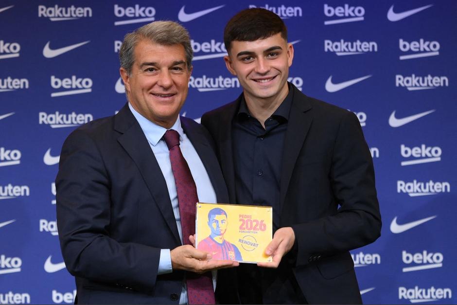 Joan Laporta se confundi&oacute; durante su participaci&oacute;n y ha nombrado Messi al joven Pedri. (Foto: AFP)