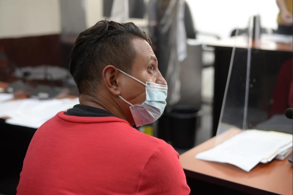 Víctor Manuel Salas Pérez mostró rostro de arrepentimiento tras agredir a un PMT. (Foto: Wilder López/Soy502)