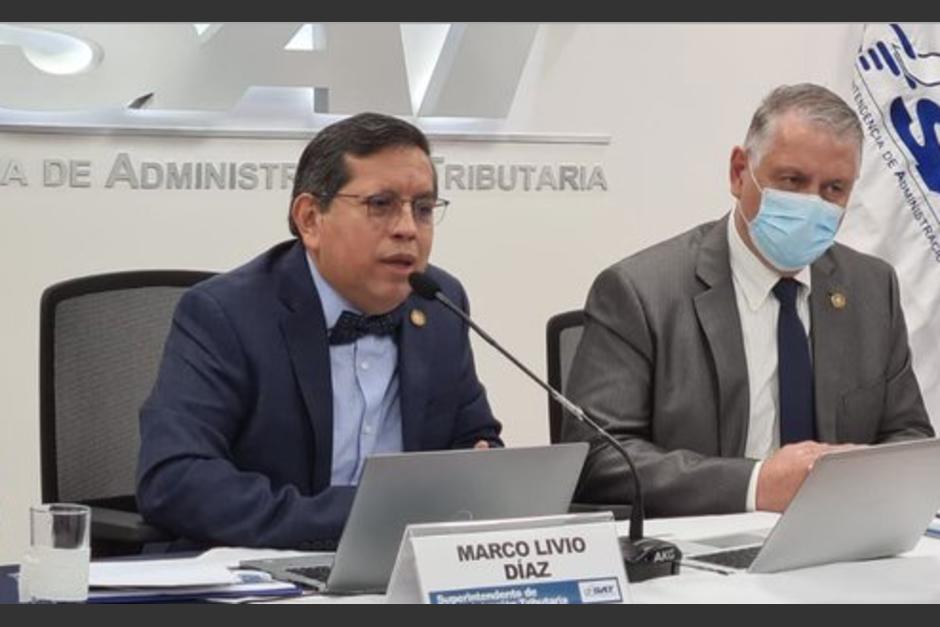 El superintendente anunci&oacute; que hasta octubre seguir&aacute;n entregando placas de vinilo. (Foto: SAT)