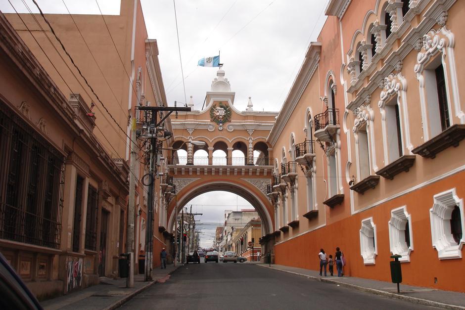El emblem&aacute;tico recinto se iluminar&aacute; de color rosado esta tarde. (Foto: Archivo/Soy502)&nbsp;